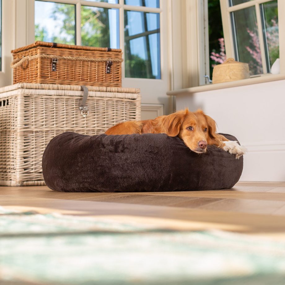 Calming Anti-Anxiety Donut Bed With Removable Covers in Dusk Faux Fur by Lords & Labradors